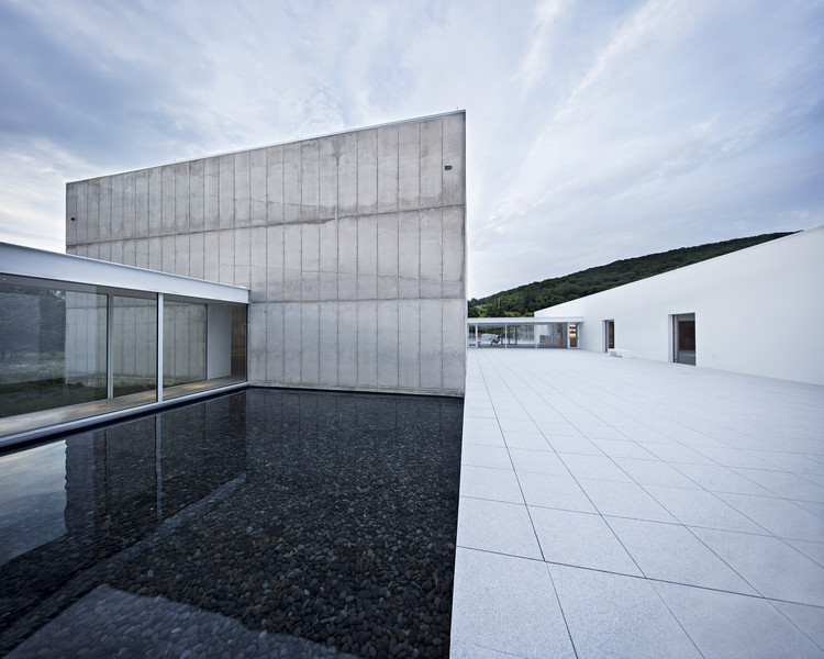 INSENSATION FRAMELESS DOORS IN ITALIAN MUSEUM