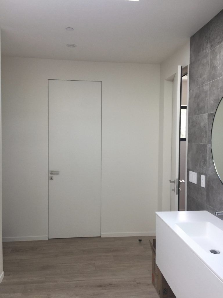 Insensation Frameless Door