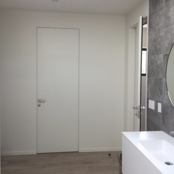 FRAMELESS DOORS IN CALIFORNIA